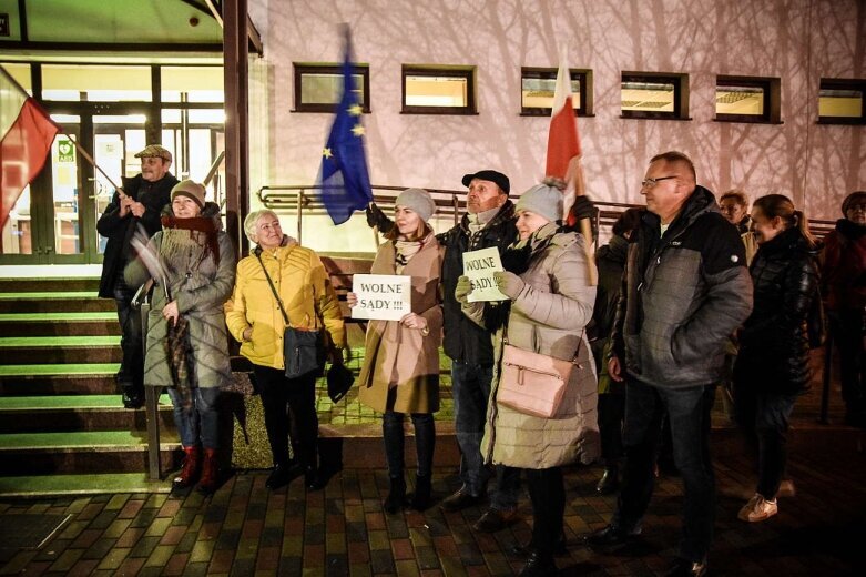  Skierniewice: w obronie wolnych sądów 