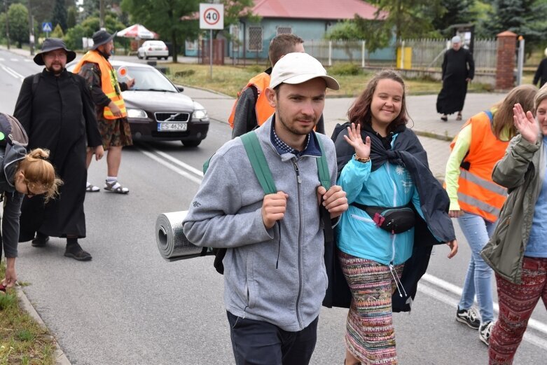  Skierniewiczanie gościli pątników zmierzających do Lichenia 