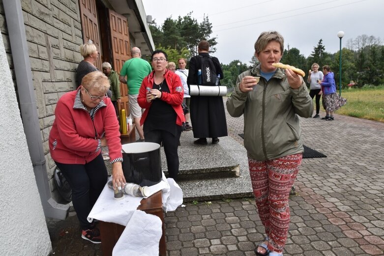  Skierniewiczanie gościli pątników zmierzających do Lichenia 