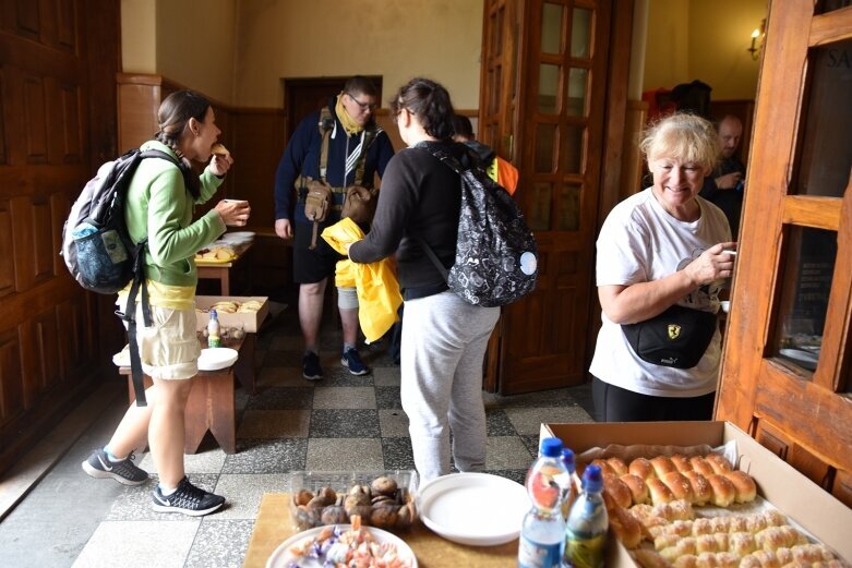  Skierniewiczanie gościli pątników zmierzających do Lichenia 