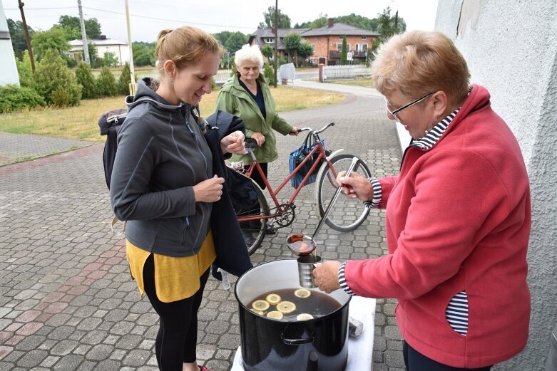  Skierniewiczanie gościli pątników zmierzających do Lichenia 