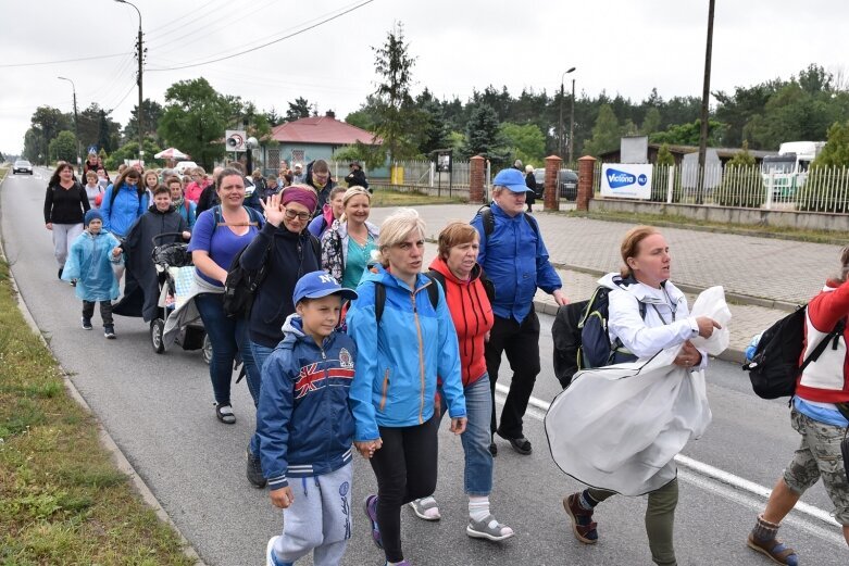  Skierniewiczanie gościli pątników zmierzających do Lichenia 