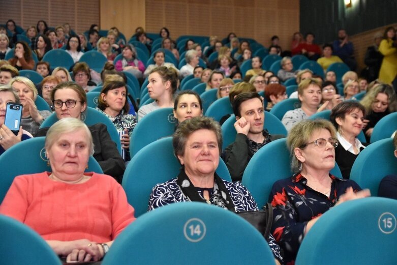  Skierniewiczanki rozpoczęły obchody kobiecego święta 