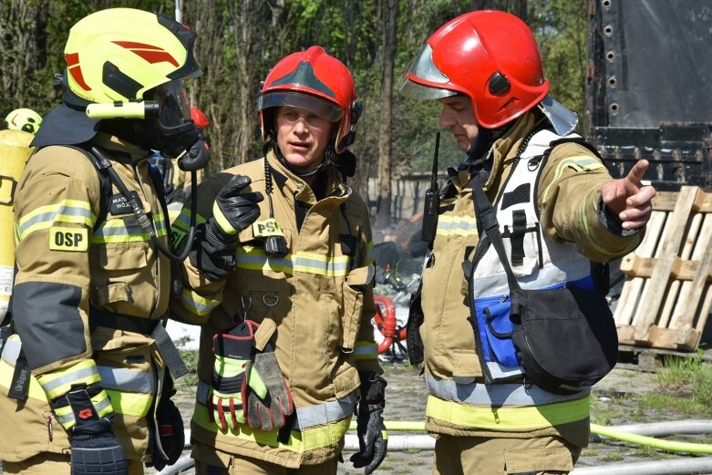  Składowisko opon stanęło w płomieniach 