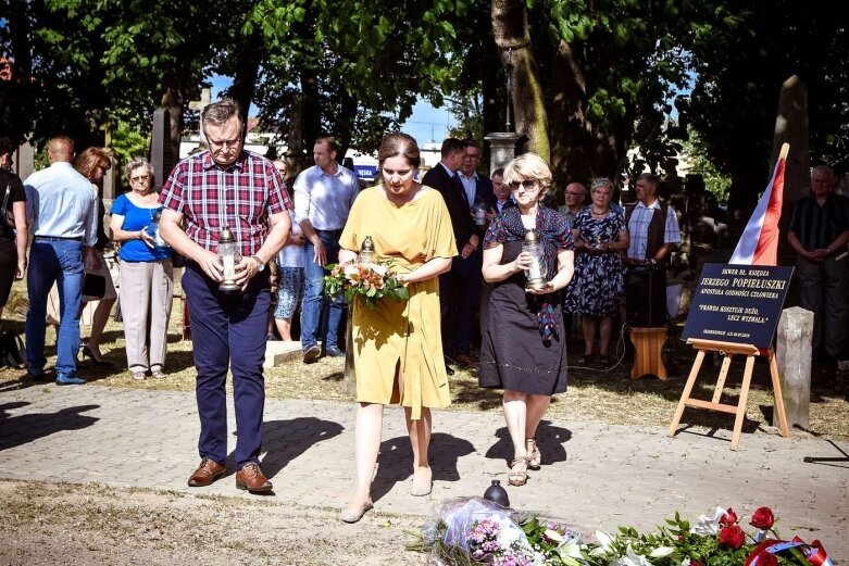  Skwer Popiełuszki w Skierniewicach 