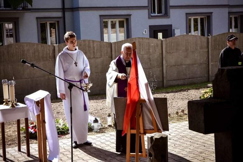  Skwer Popiełuszki w Skierniewicach 