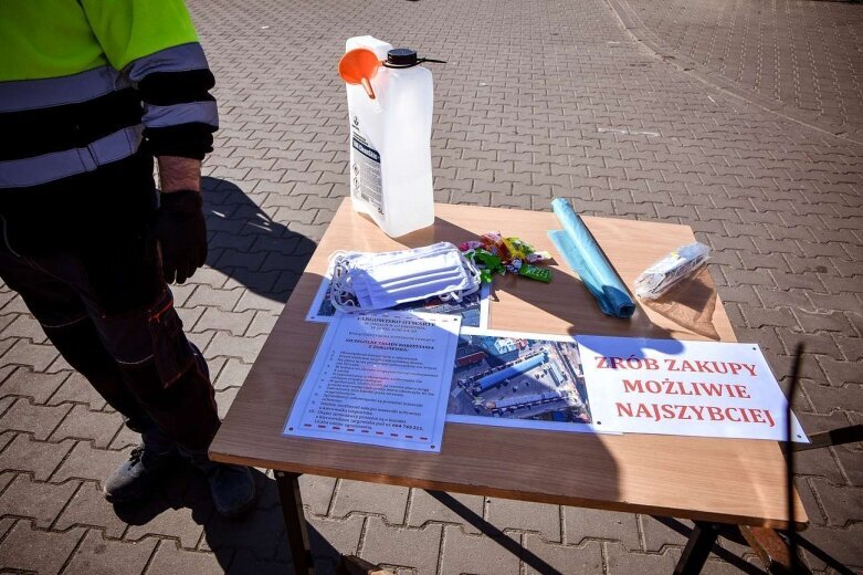  Słaby dziś handel na skierniewickim targowisku 