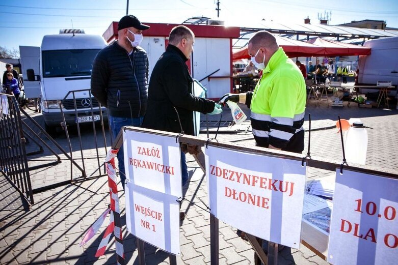  Słaby dziś handel na skierniewickim targowisku 