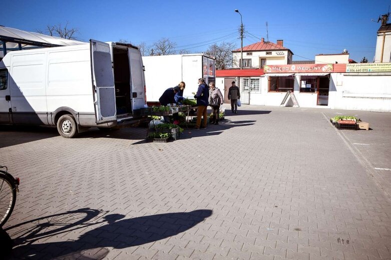  Słaby dziś handel na skierniewickim targowisku 