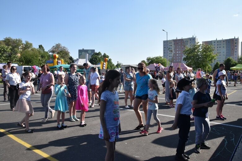  Słoneczna zabawa pochłonęła bez reszty małych i dużych skierniewiczan 