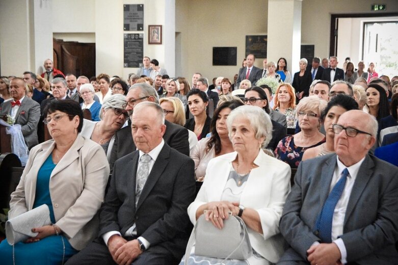  Ślub prezydenta Skierniewic. Państwo młodzi zajechali powozem 