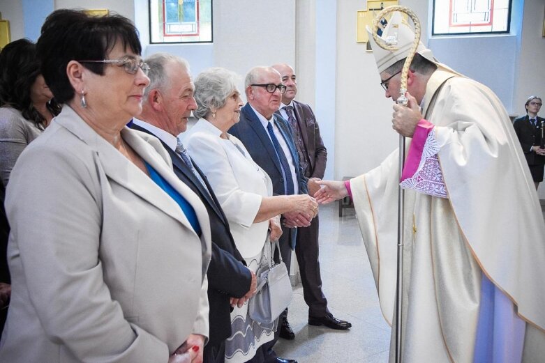  Ślub prezydenta Skierniewic. Państwo młodzi zajechali powozem 