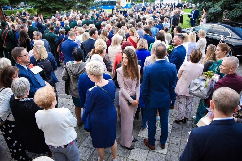  Ślub prezydenta Skierniewic. Państwo młodzi zajechali powozem 