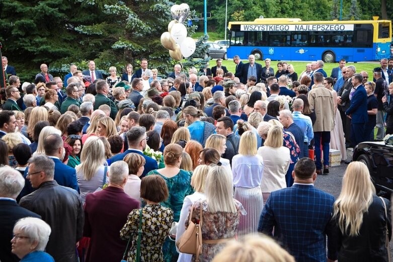  Ślub prezydenta Skierniewic. Państwo młodzi zajechali powozem 