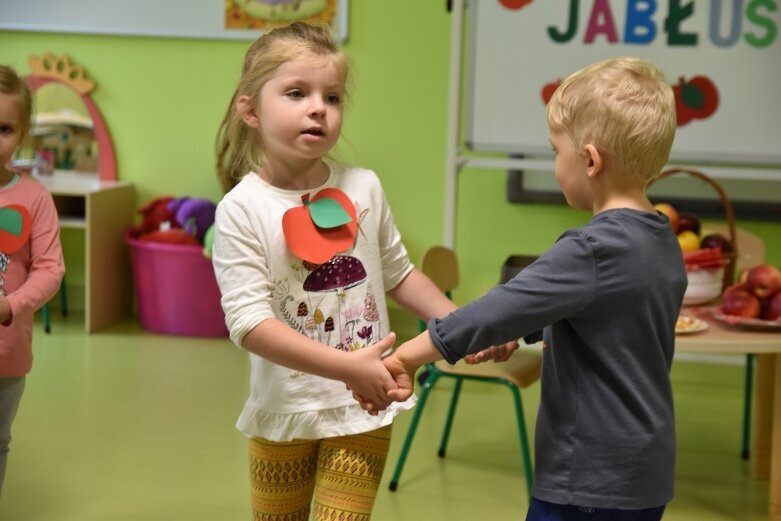  Smakowali jabłek na wiele sposobów 