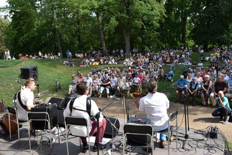  Śniadanie na trawie, czyli wielki piknik z muzyką na żywo 