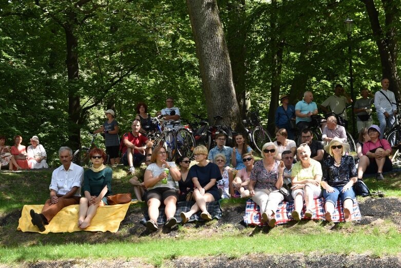  Śniadanie na trawie, czyli wielki piknik z muzyką na żywo 