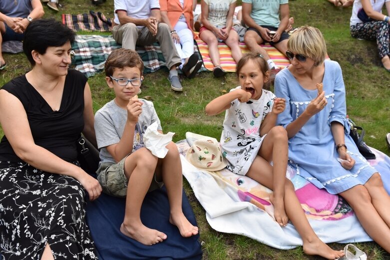  Śniadanie na trawie, czyli wielki piknik z muzyką na żywo 