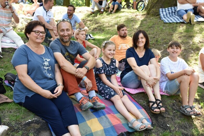  Śniadanie na trawie, czyli wielki piknik z muzyką na żywo 