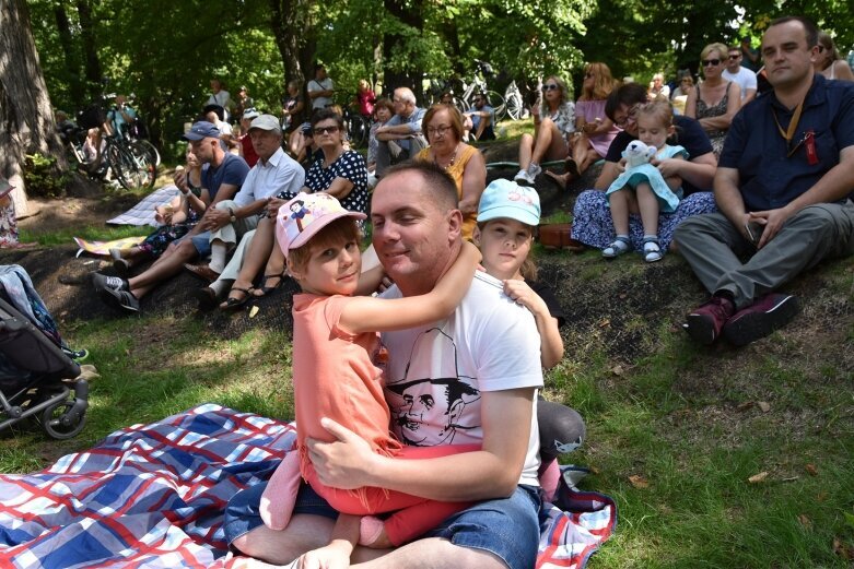  Śniadanie na trawie, czyli wielki piknik z muzyką na żywo 