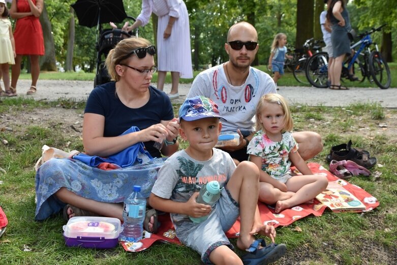  Śniadanie na trawie, czyli wielki piknik z muzyką na żywo 