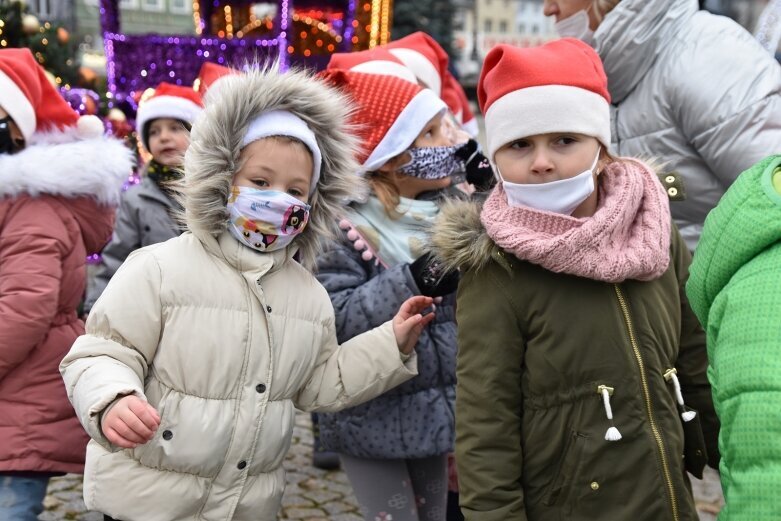  Sprawdzały, czy broda Świętego Mikołaja jest prawdziwa 