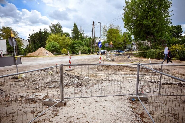  Stawiają podpory nowego wiaduktu w Skierniewicach [ZDJĘCIA] 