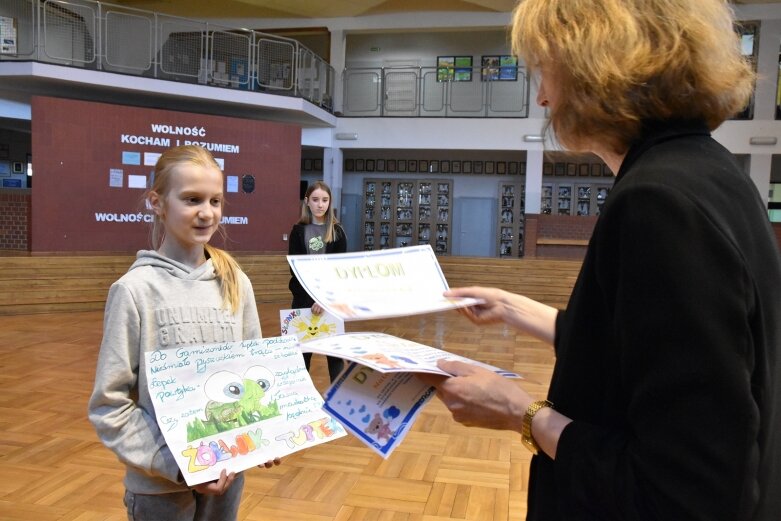  Struś Toto został maskotką Garnizonek 