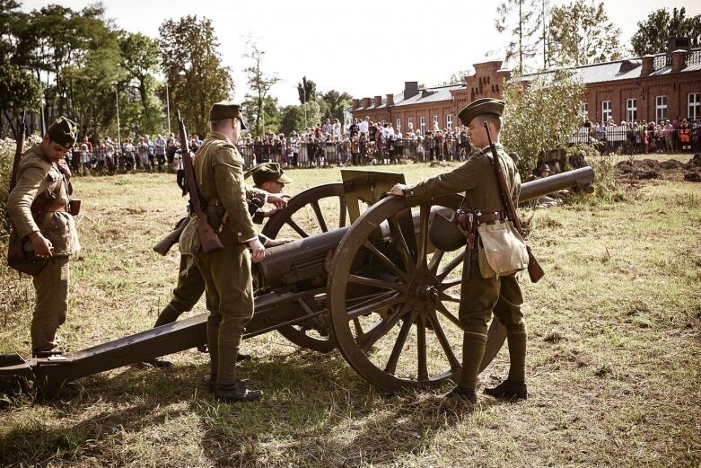  Święto Wojska Polskiego w Skierniewicach – rekonstrukcja historyczna 