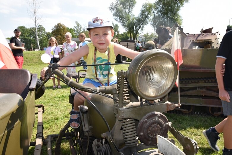  Święto Wojska Polskiego w Skierniewicach pod znakiem pikniku żołnierskiego 