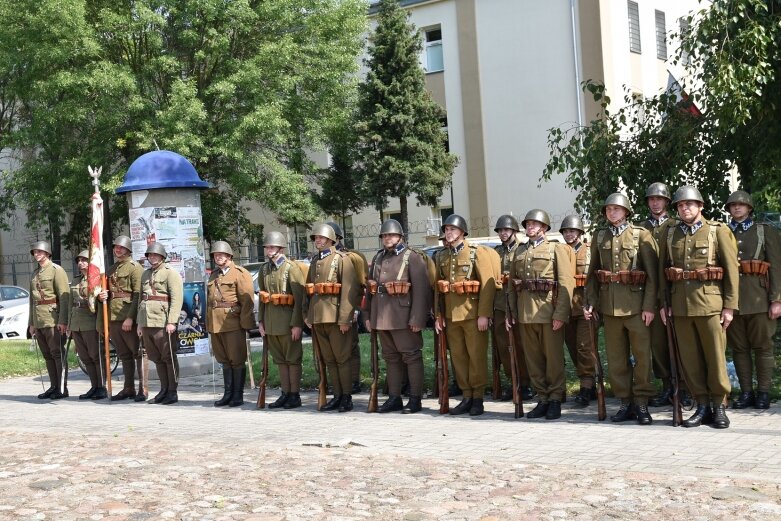  Święto Wojska Polskiego w Skierniewicach pod znakiem pikniku żołnierskiego 