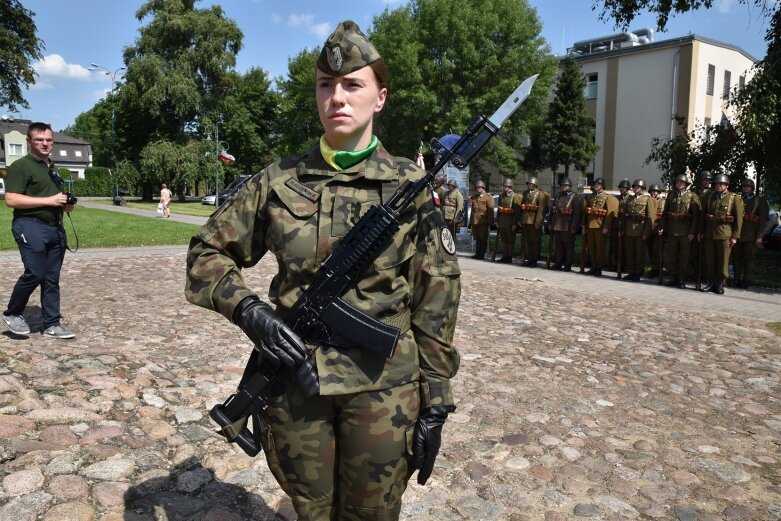  Święto Wojska Polskiego w Skierniewicach pod znakiem pikniku żołnierskiego 