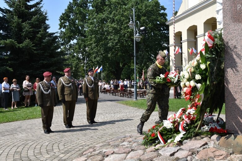  Święto Wojska Polskiego w Skierniewicach pod znakiem pikniku żołnierskiego 