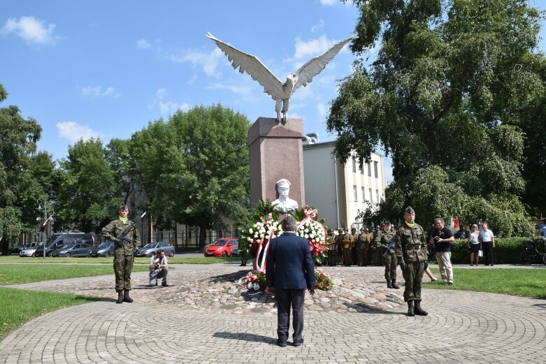  Święto Wojska Polskiego w Skierniewicach pod znakiem pikniku żołnierskiego 