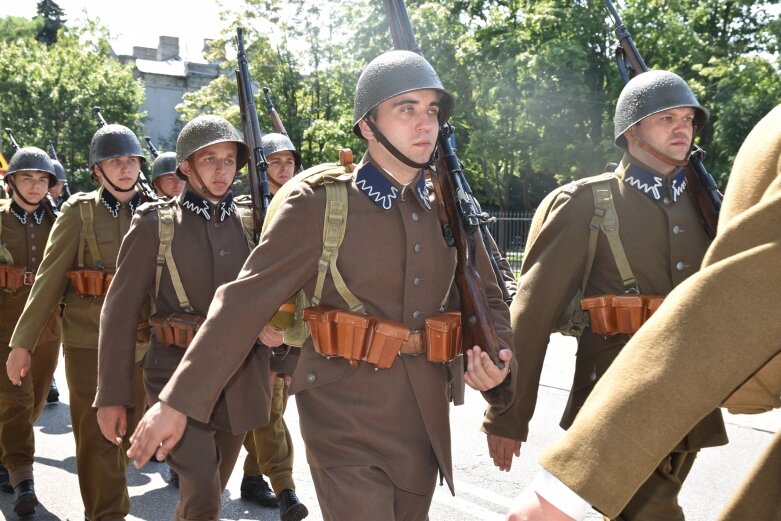  Święto Wojska Polskiego w Skierniewicach pod znakiem pikniku żołnierskiego 