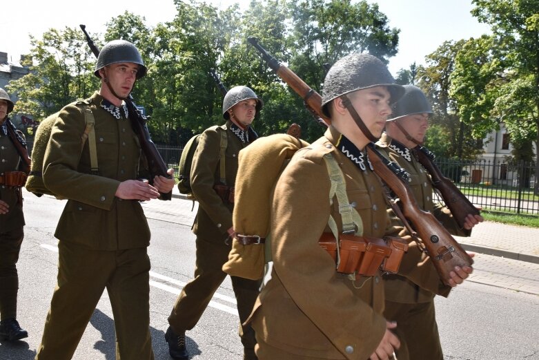  Święto Wojska Polskiego w Skierniewicach pod znakiem pikniku żołnierskiego 