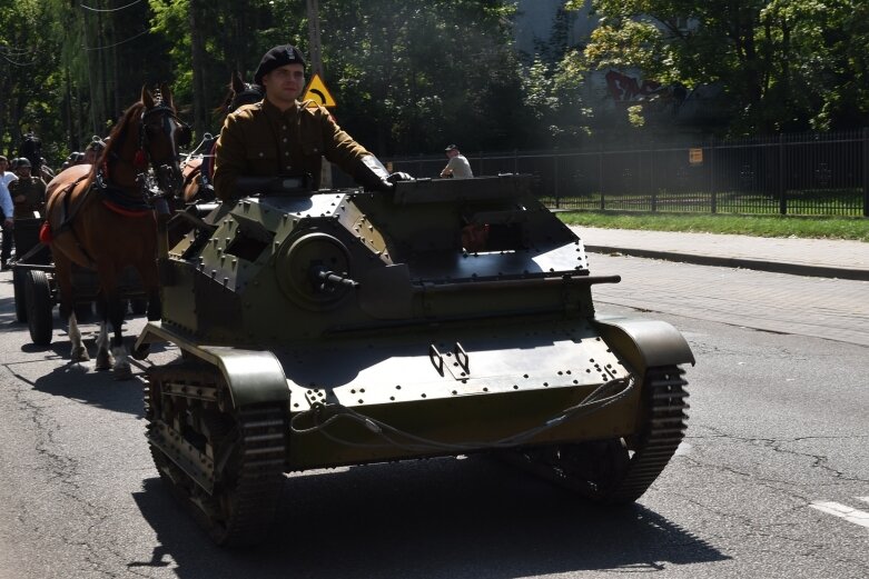  Święto Wojska Polskiego w Skierniewicach pod znakiem pikniku żołnierskiego 