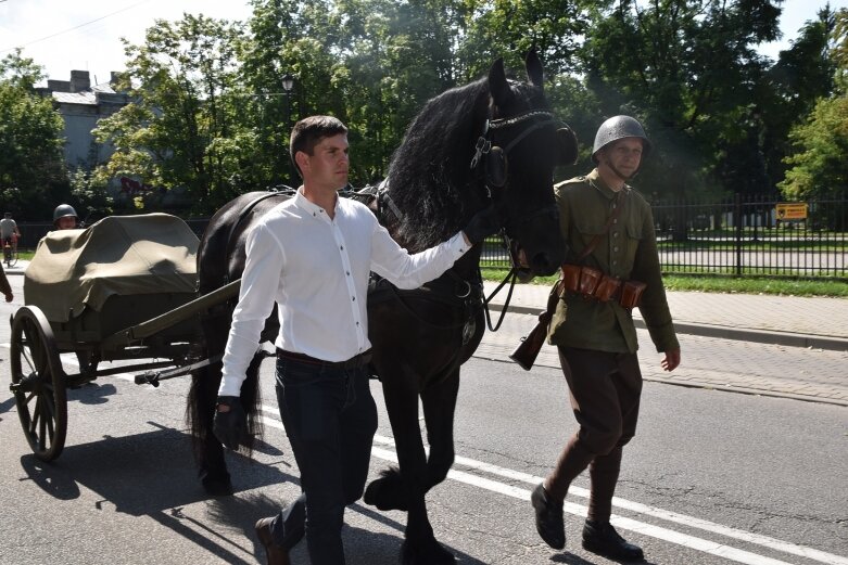  Święto Wojska Polskiego w Skierniewicach pod znakiem pikniku żołnierskiego 