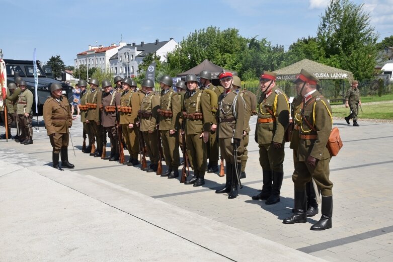  Święto Wojska Polskiego w Skierniewicach pod znakiem pikniku żołnierskiego 