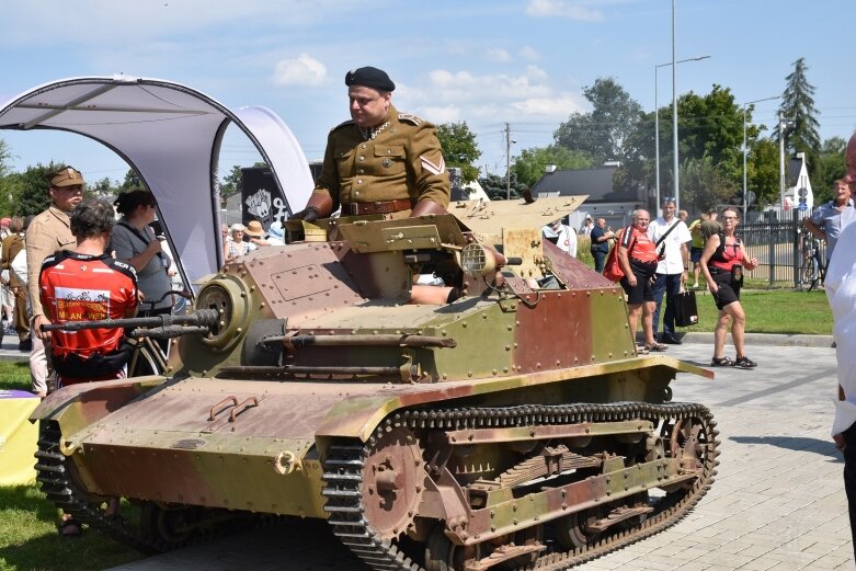  Święto Wojska Polskiego w Skierniewicach pod znakiem pikniku żołnierskiego 