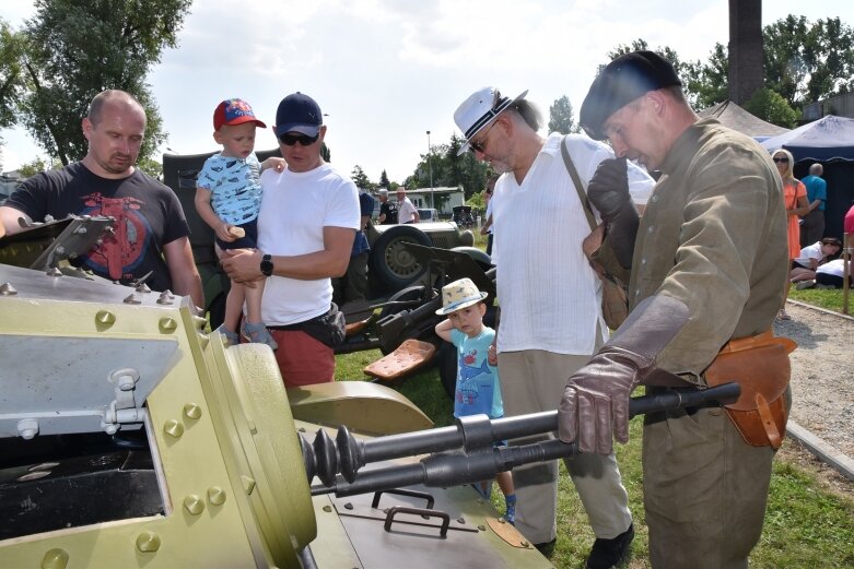  Święto Wojska Polskiego w Skierniewicach pod znakiem pikniku żołnierskiego 