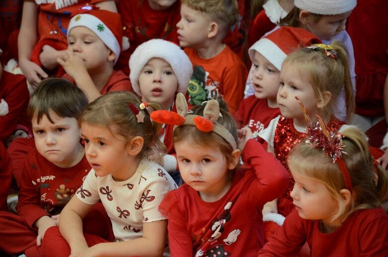  Święty Mikołaj w Przedszkolu nr 3 w Skierniewice: wyjątkowy dzień pełen niespodzianek 