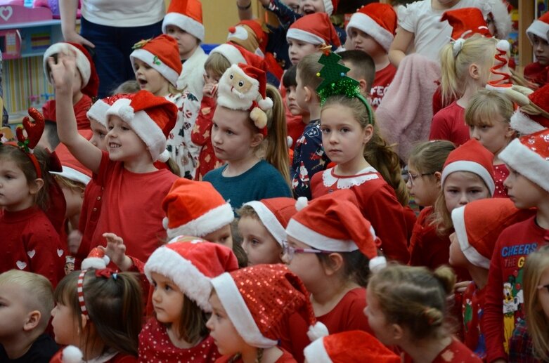  Święty Mikołaj w Przedszkolu nr 3 w Skierniewice: wyjątkowy dzień pełen niespodzianek 