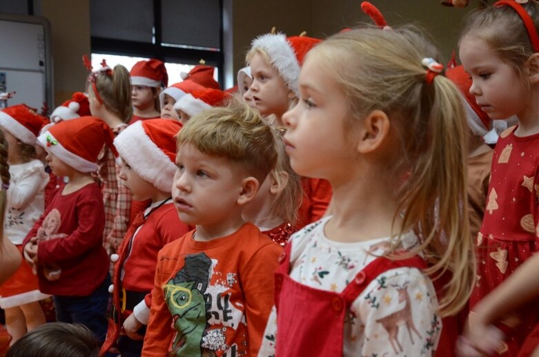  Święty Mikołaj w Przedszkolu nr 3 w Skierniewice: wyjątkowy dzień pełen niespodzianek 