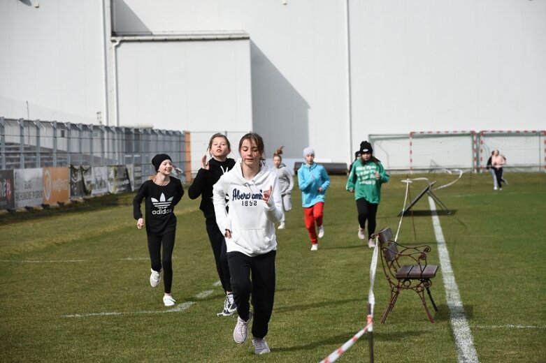  Szkolne przełaje na stadionie przy ulicy Pomologicznej 