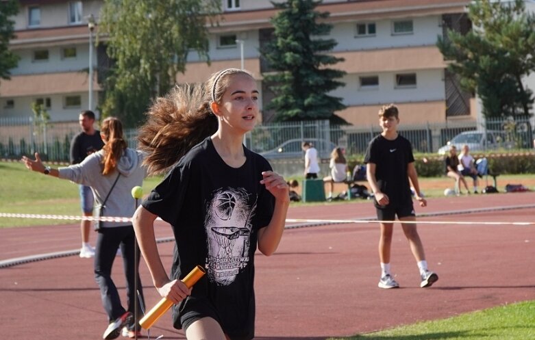  Sztafetowe bieganinę na stadionie przy ulicy Tetmajera 