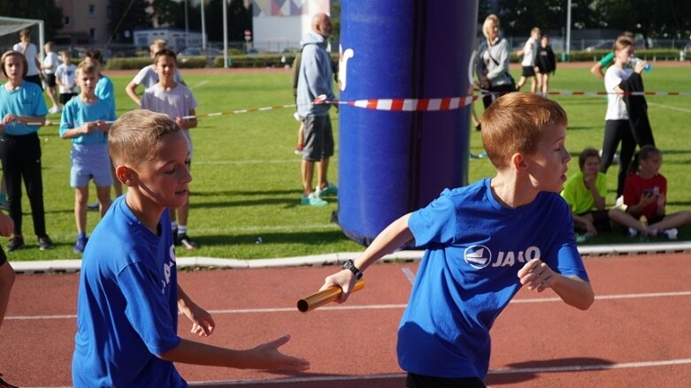  Sztafetowe bieganinę na stadionie przy ulicy Tetmajera 