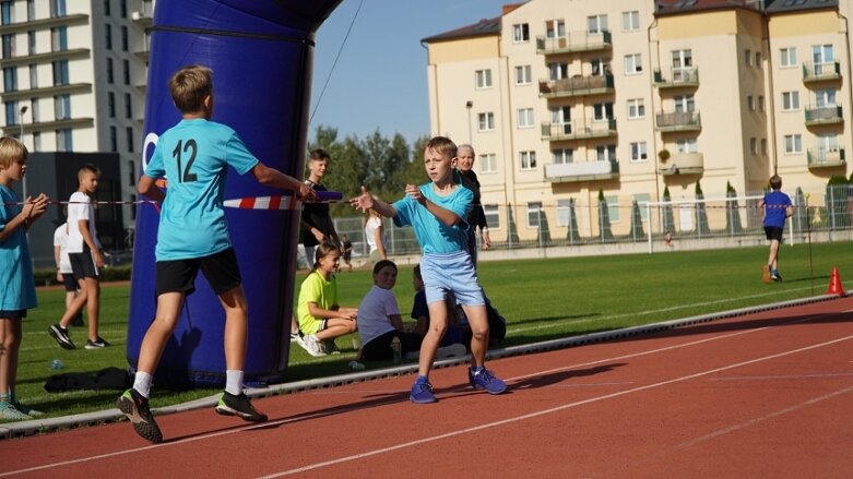  Sztafetowe bieganinę na stadionie przy ulicy Tetmajera 