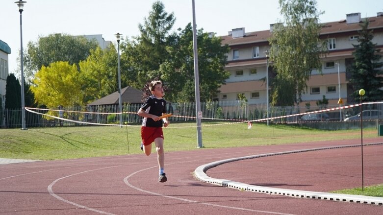  Sztafetowe bieganinę na stadionie przy ulicy Tetmajera 