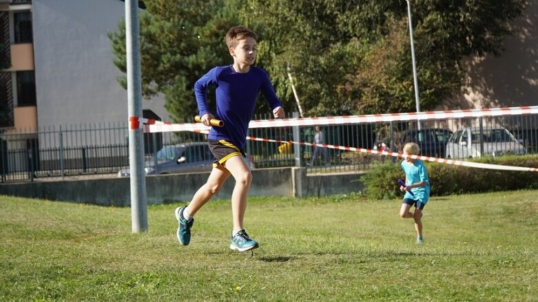  Sztafetowe bieganinę na stadionie przy ulicy Tetmajera 